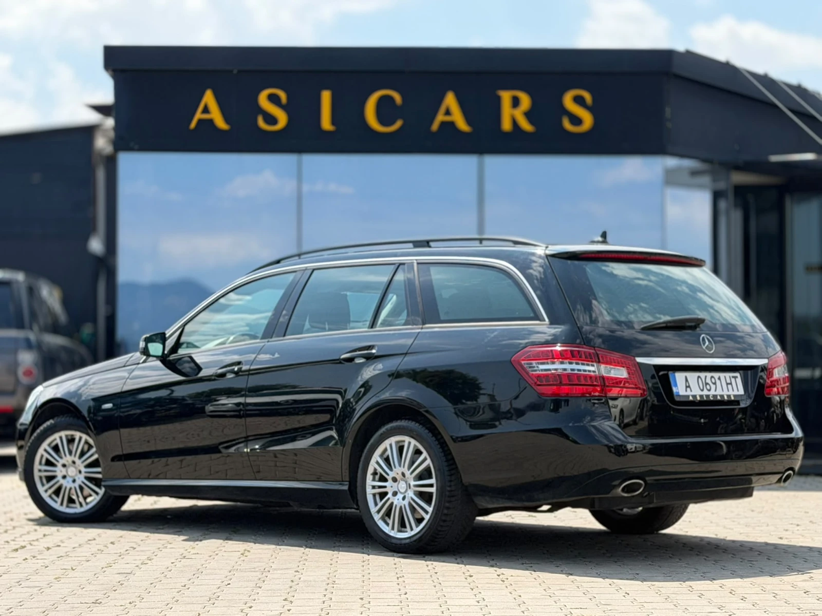 Mercedes-Benz E 350 / 265HP / 4MATIC / CARPLAY /, снимка 3 - Автомобили и джипове - 55802899