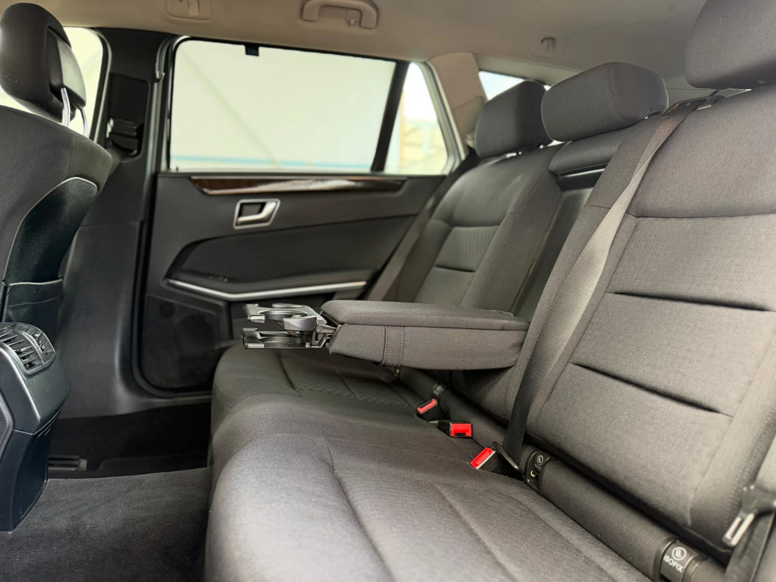 Mercedes-Benz E 350 / 265HP / 4MATIC / CARPLAY /, снимка 10 - Автомобили и джипове - 55802899