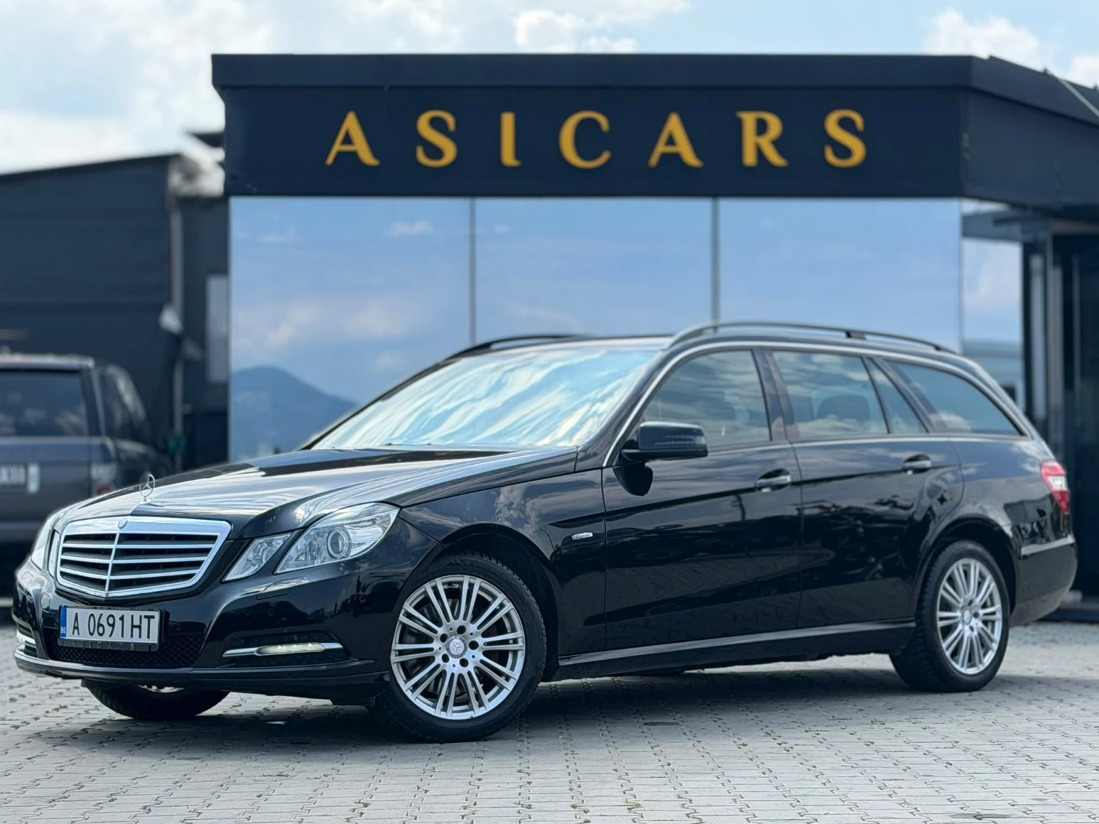Mercedes-Benz E 350 / 265HP / 4MATIC / CARPLAY /