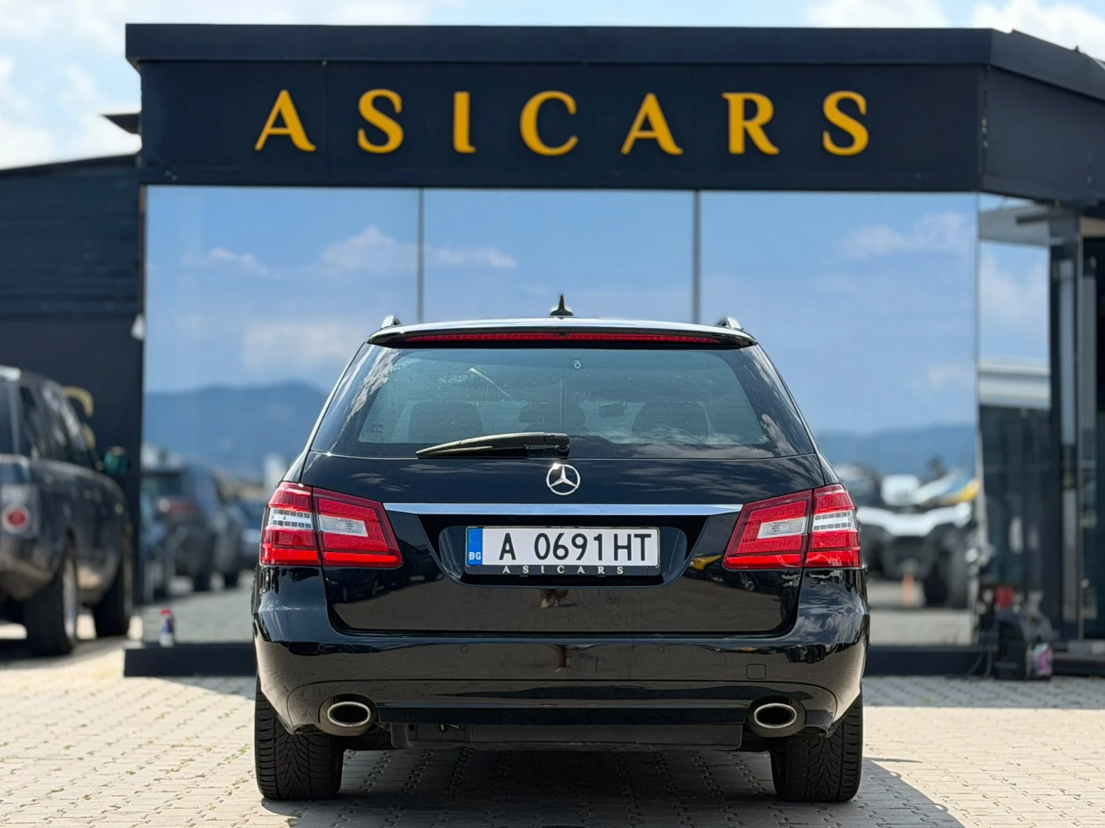 Mercedes-Benz E 350 / 265HP / 4MATIC / CARPLAY /, снимка 4 - Автомобили и джипове - 55802899