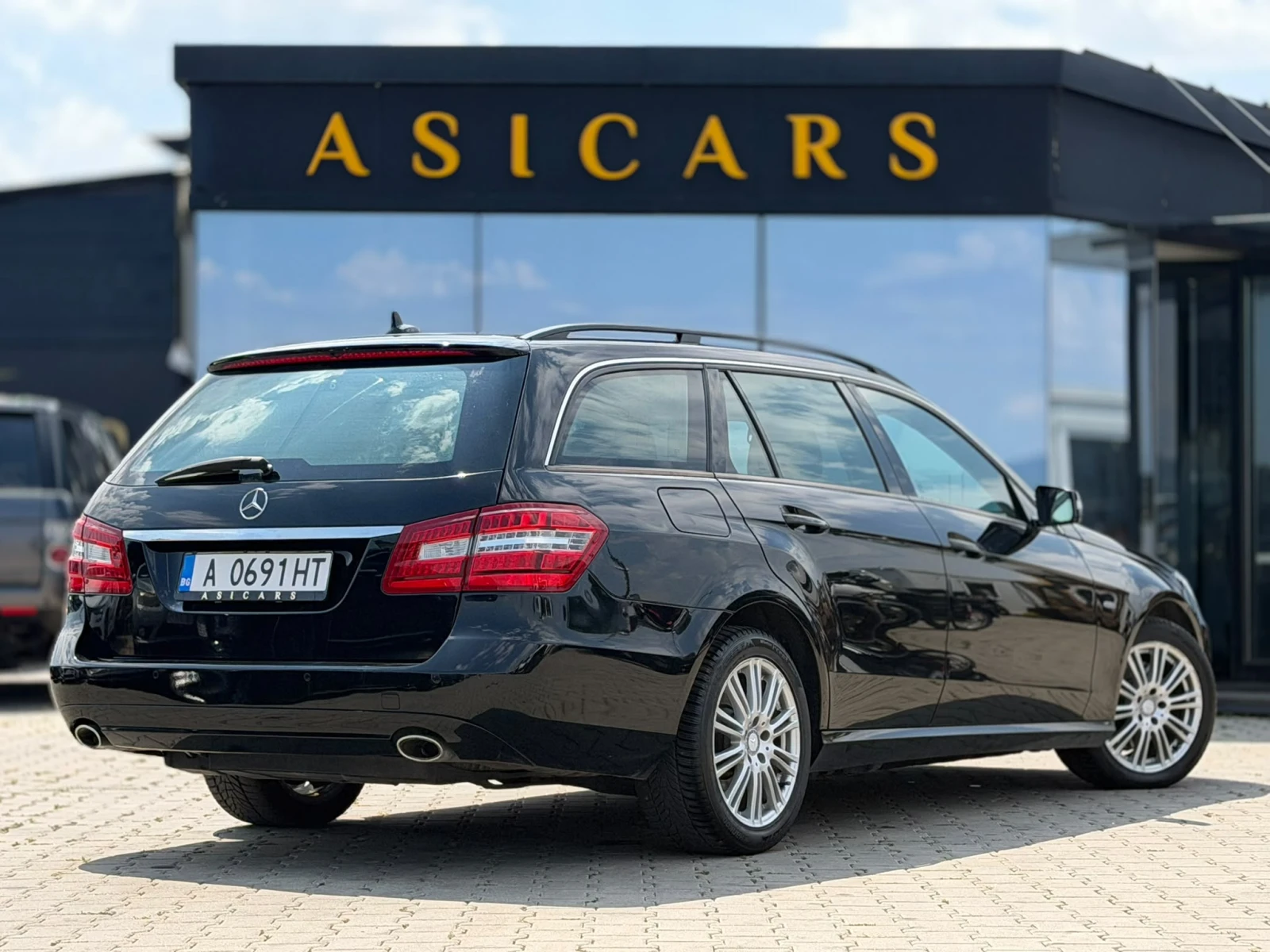 Mercedes-Benz E 350 / 265HP / 4MATIC / CARPLAY /, снимка 5 - Автомобили и джипове - 55802899