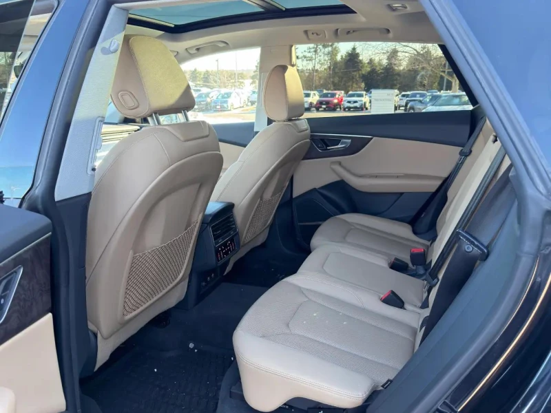 Audi Q8 Distronic* B&O* Обдух* 360* Пано* Без Инциденти, снимка 7 - Автомобили и джипове - 53111076