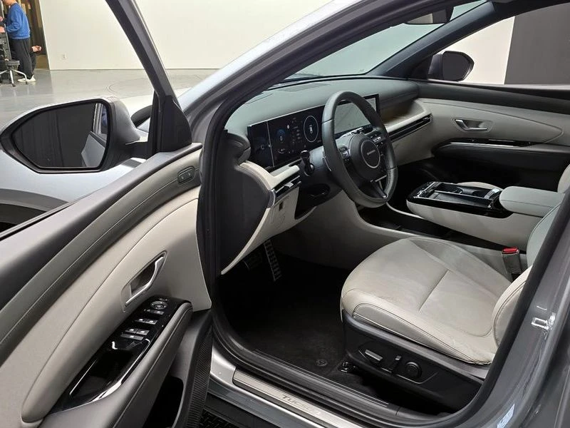 Hyundai Tucson 2.0 184 hp Automatic, снимка 10 - Автомобили и джипове - 55735998