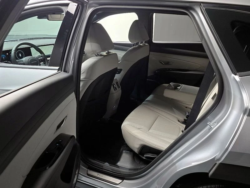 Hyundai Tucson 2.0 184 hp Automatic, снимка 11 - Автомобили и джипове - 55735998