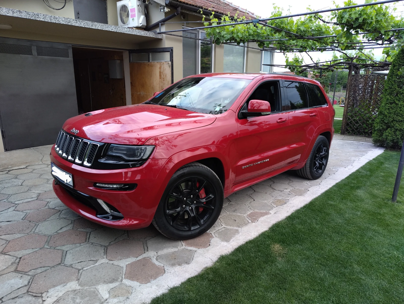 Jeep Grand cherokee 6.4 SRT - изображение 2