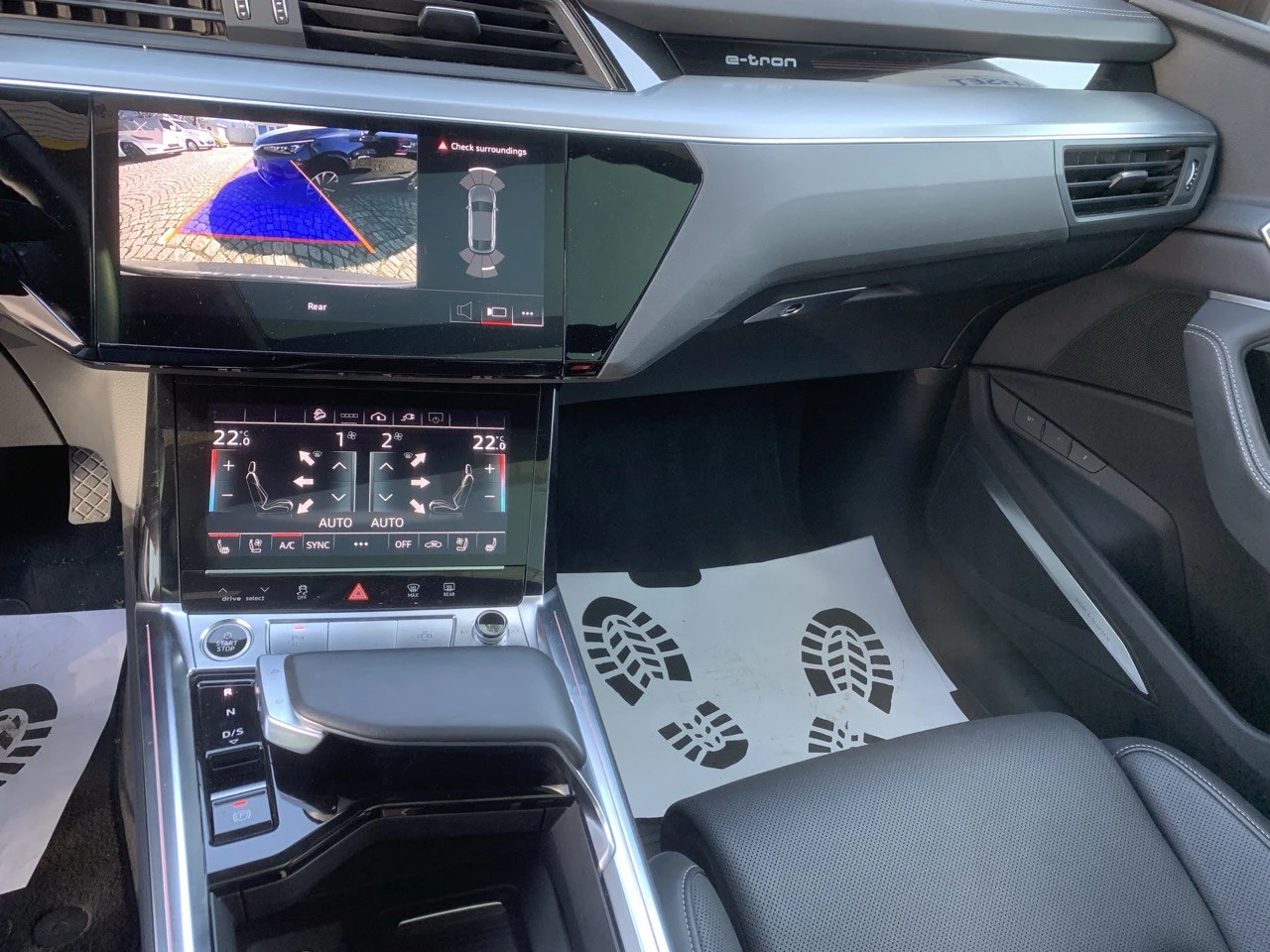 Audi Q8 * E-TRON* НАЛИЧНА В БГ* МАЛКО КМ* BANG & OLUFSEN* , снимка 5 - Автомобили и джипове - 53838077