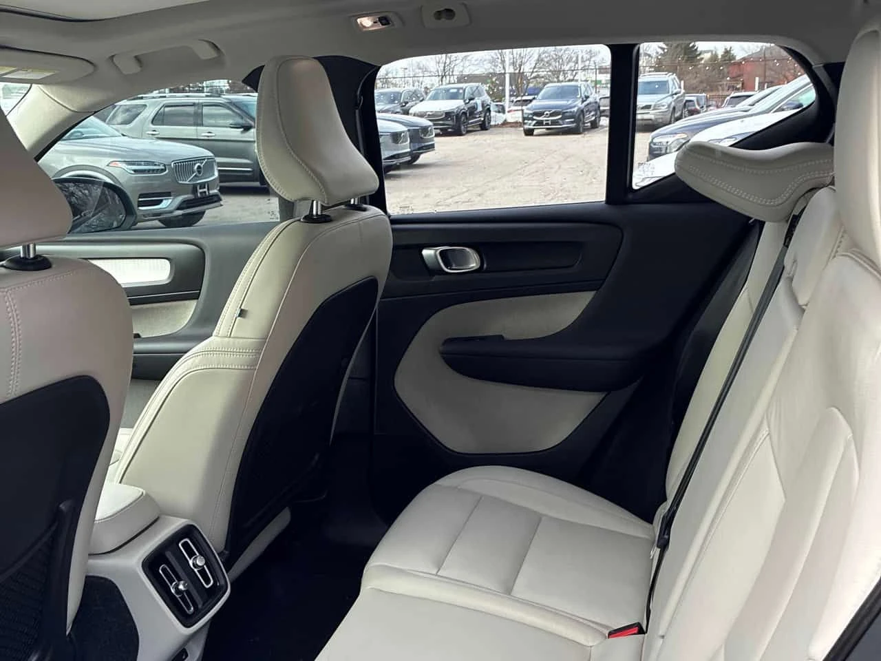 Volvo XC40 T5 AWD Momentum  CARFAX | Mobile.bg � ����������� 12