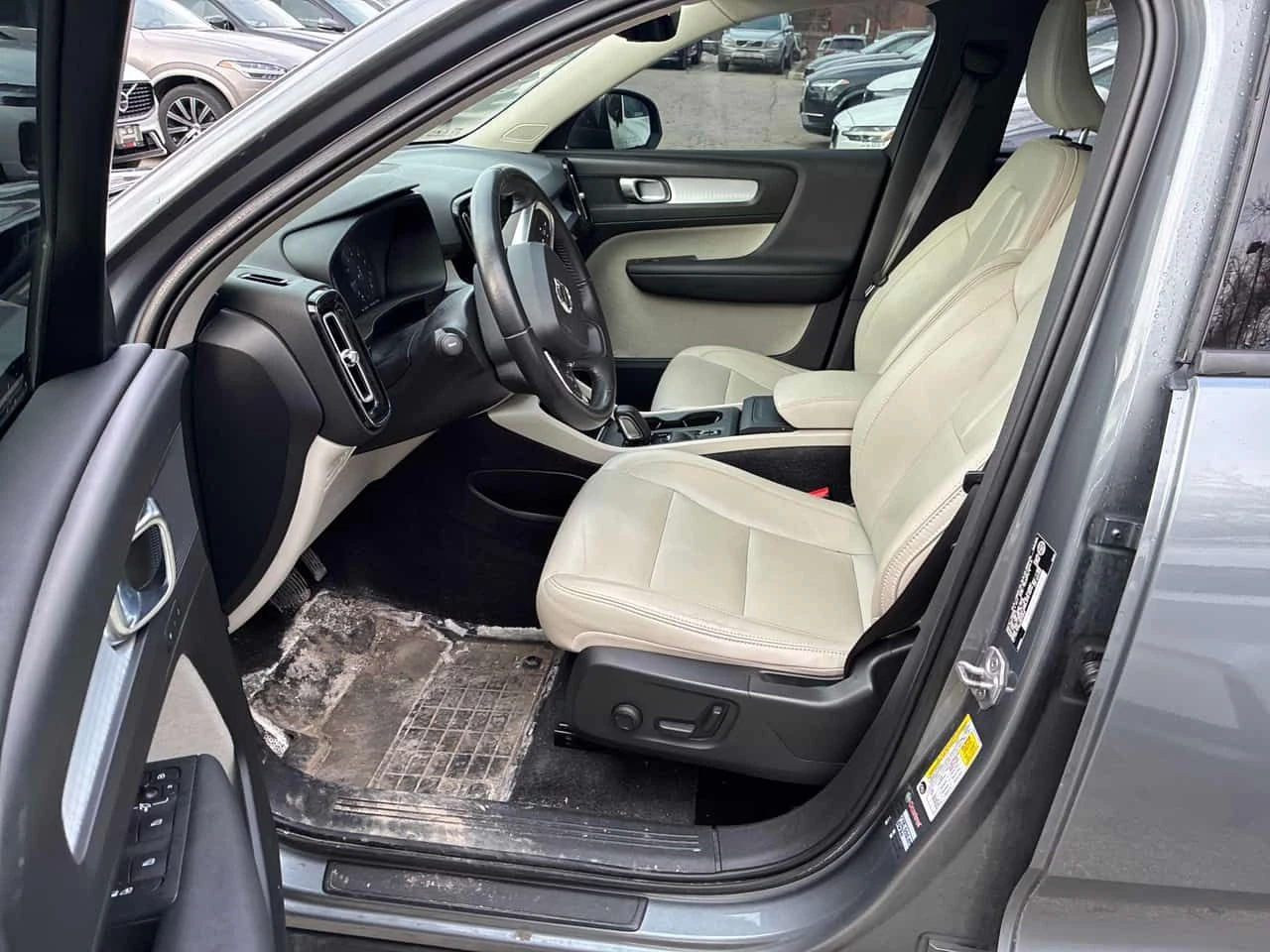 Volvo XC40 T5 AWD Momentum  CARFAX | Mobile.bg � ����������� 5