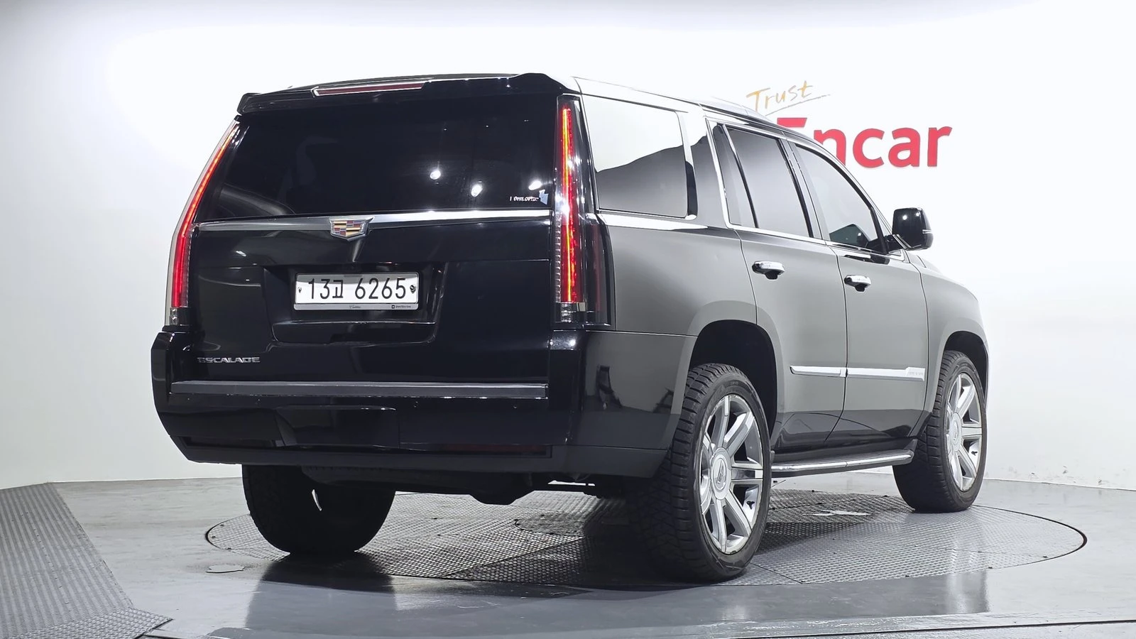 Cadillac Escalade 6.2* ЛЮК* 360* ПОДГРЕВ ВОЛАН* ЕЛ. БАГАЖНИК* КРАЙНА, снимка 2 - Автомобили и джипове - 55348723