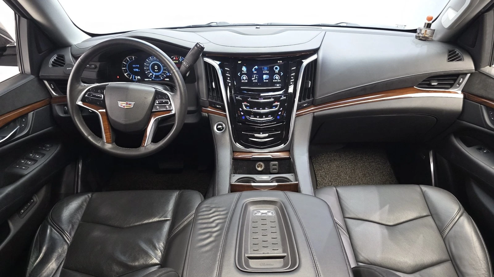 Cadillac Escalade 6.2* ЛЮК* 360* ПОДГРЕВ ВОЛАН* ЕЛ. БАГАЖНИК* КРАЙНА, снимка 7 - Автомобили и джипове - 55348723