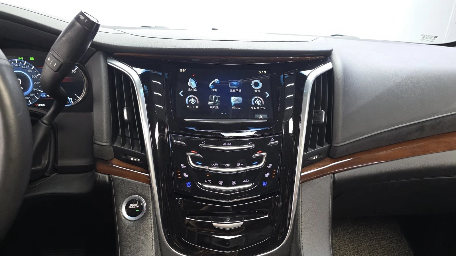 Cadillac Escalade 6.2* ЛЮК* 360* ПОДГРЕВ ВОЛАН* ЕЛ. БАГАЖНИК* КРАЙНА, снимка 15 - Автомобили и джипове - 55348723