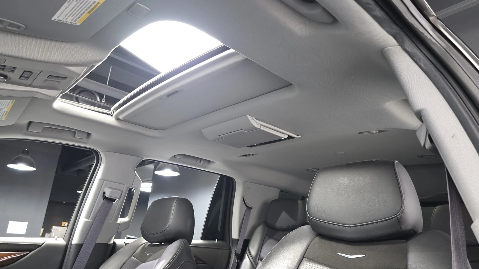 Cadillac Escalade 6.2* ЛЮК* 360* ПОДГРЕВ ВОЛАН* ЕЛ. БАГАЖНИК* КРАЙНА, снимка 17 - Автомобили и джипове - 55348723