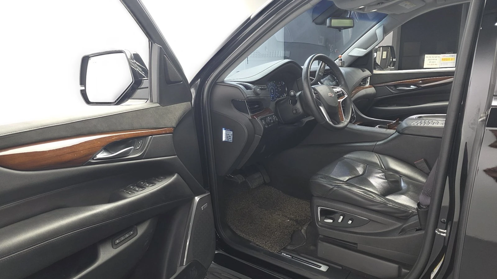 Cadillac Escalade 6.2* ЛЮК* 360* ПОДГРЕВ ВОЛАН* ЕЛ. БАГАЖНИК* КРАЙНА, снимка 10 - Автомобили и джипове - 55348723