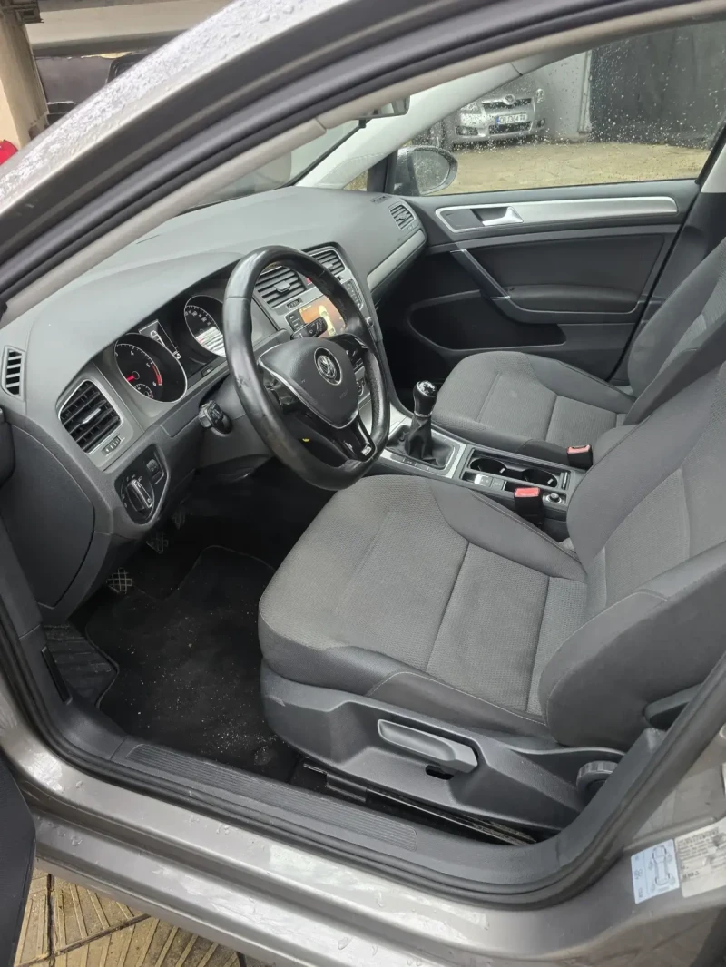 VW Golf 1.6 tdi, снимка 15 - Автомобили и джипове - 47999908