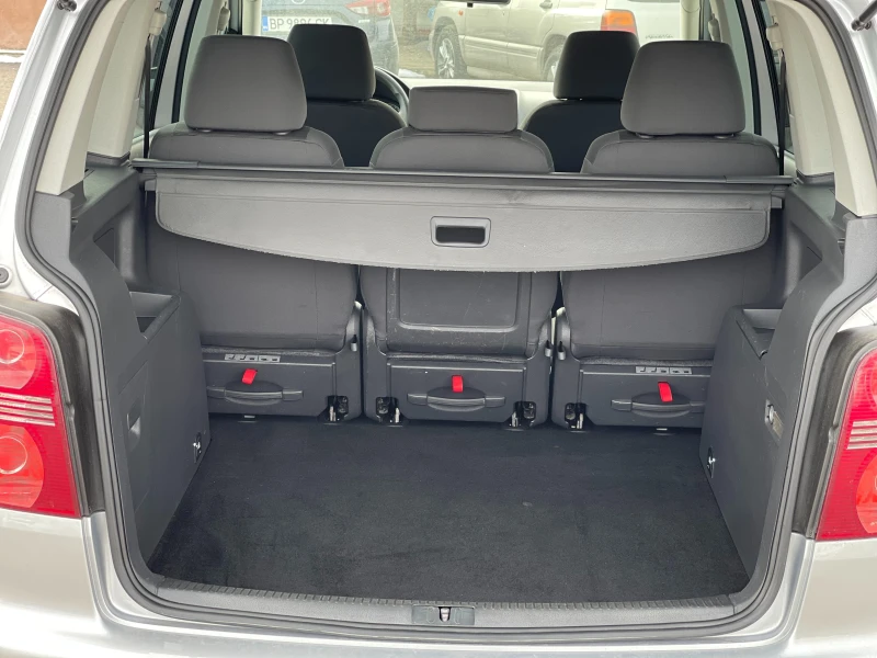 VW Touran 1.9TDi Facelift, снимка 9 - Автомобили и джипове - 49259041