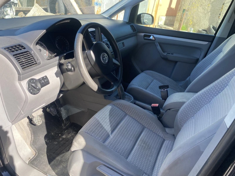 VW Touran, снимка 10 - Автомобили и джипове - 51091538