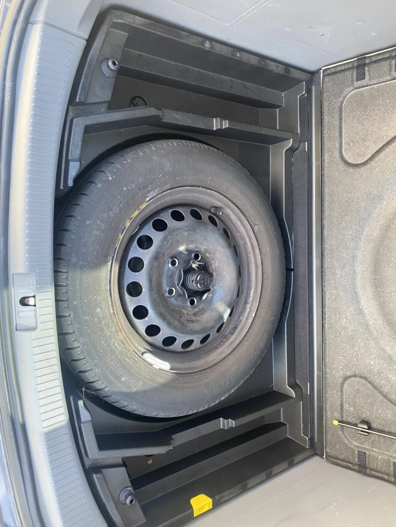 VW Touran, снимка 14 - Автомобили и джипове - 51091538