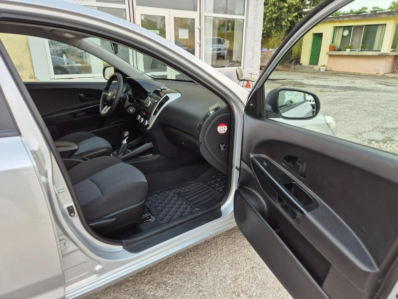 Kia Ceed 1.4I KLIMA ITALY, снимка 12 - Автомобили и джипове - 51142904