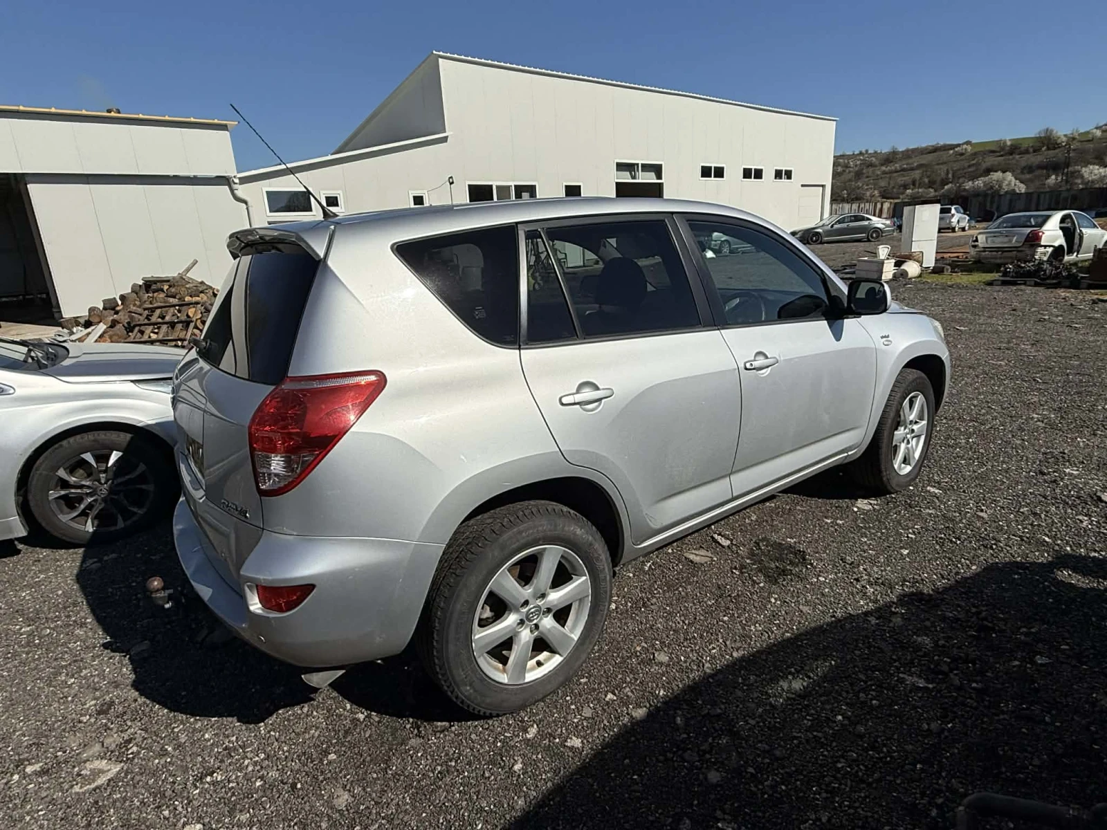 Toyota Rav4 2. 2 D-4D 136 к. с. НА ЧАСТИ, снимка 3 - Автомобили и джипове - 52982439