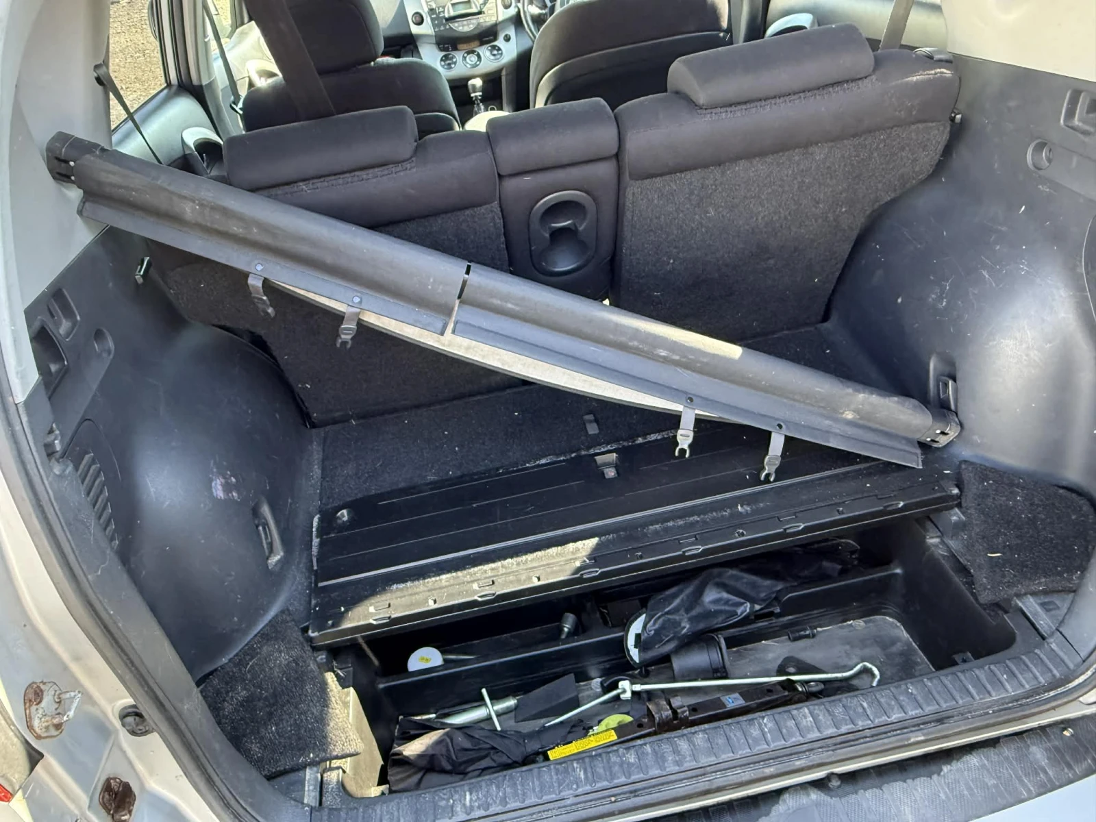 Toyota Rav4 2. 2 D-4D 136 к. с. НА ЧАСТИ, снимка 11 - Автомобили и джипове - 52982439