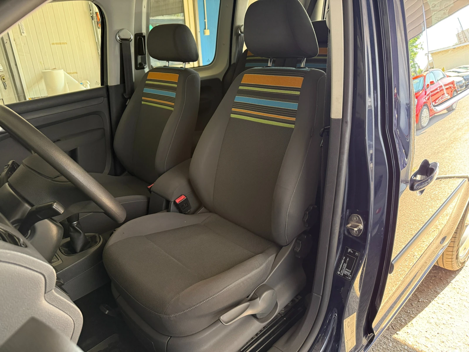 VW Caddy 2.0TDI* 140к.с* 7м* СЕРВИЗНА КНИЖКА С ПЪЛНА ИСТОРИ - изображение 8