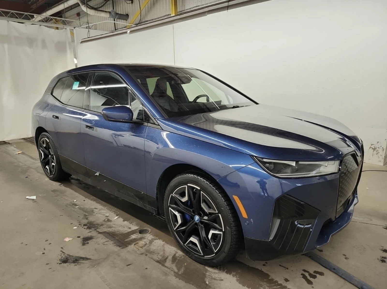 BMW iX 2023 BMW iX XDRIVE50 - изображение 3