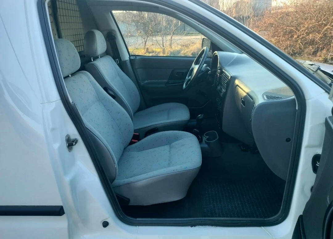 VW Caddy 1.9SDI KLIMA, снимка 10 - Автомобили и джипове - 53748226