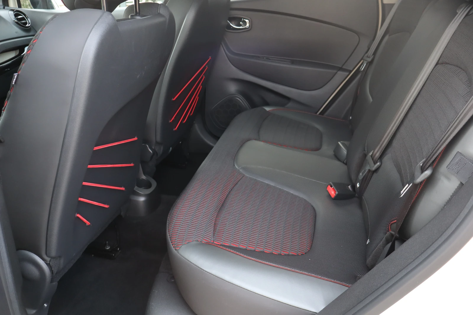 Renault Captur 1.2i* 153000* KM* AVTOMAT* TOP* , снимка 14 - Автомобили и джипове - 53764075