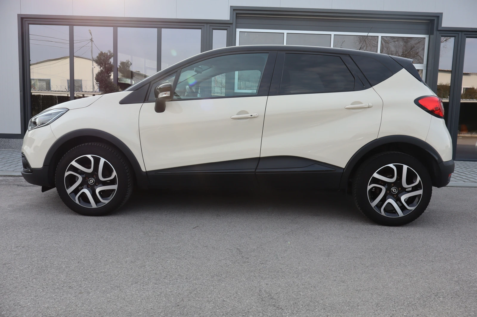 Renault Captur 1.2i* 153000* KM* AVTOMAT* TOP* , снимка 8 - Автомобили и джипове - 53764075