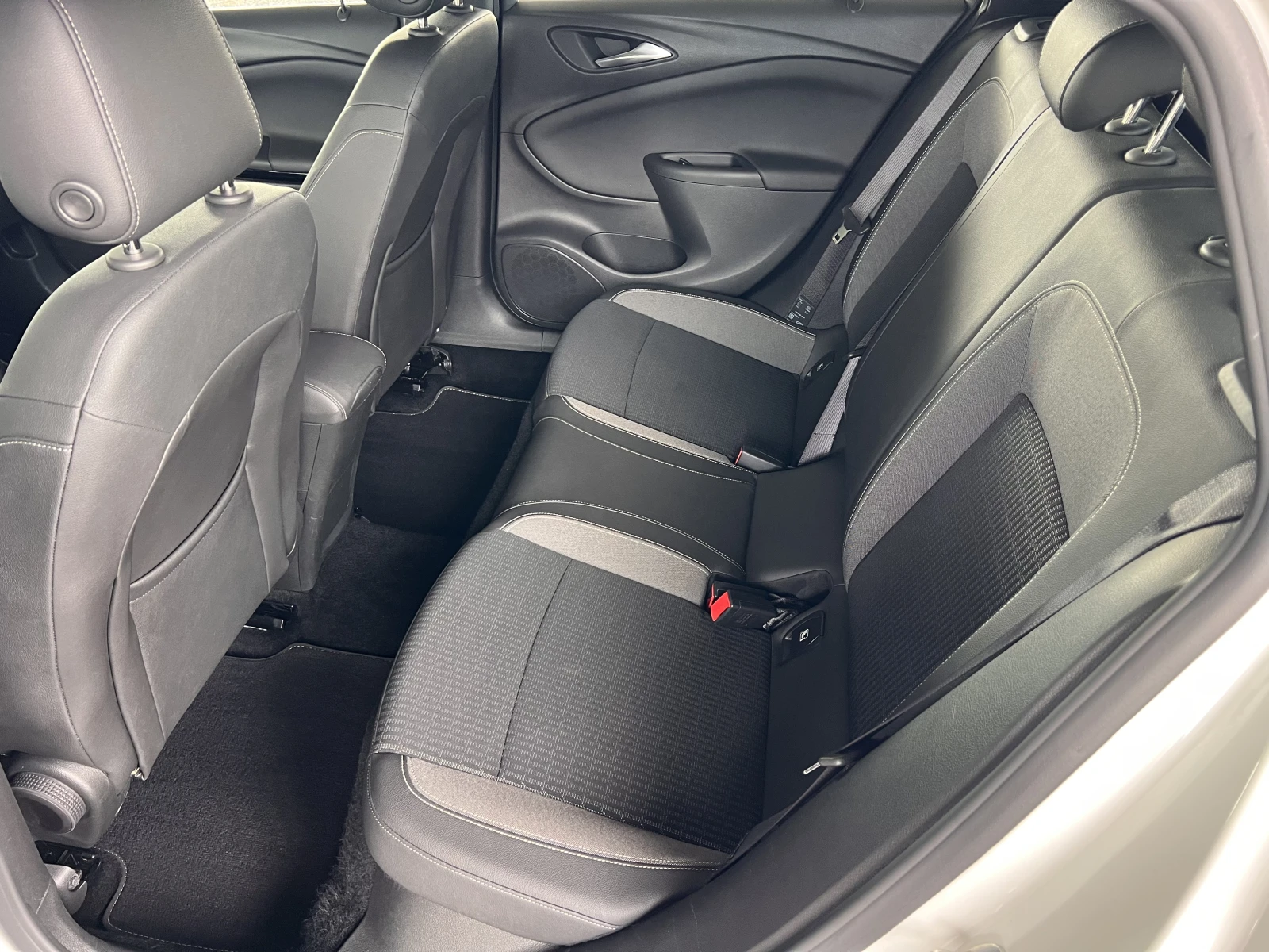 Opel Astra ELEGANCE/1.2TURBO/130K.C./6MT, снимка 12 - Автомобили и джипове - 53904219