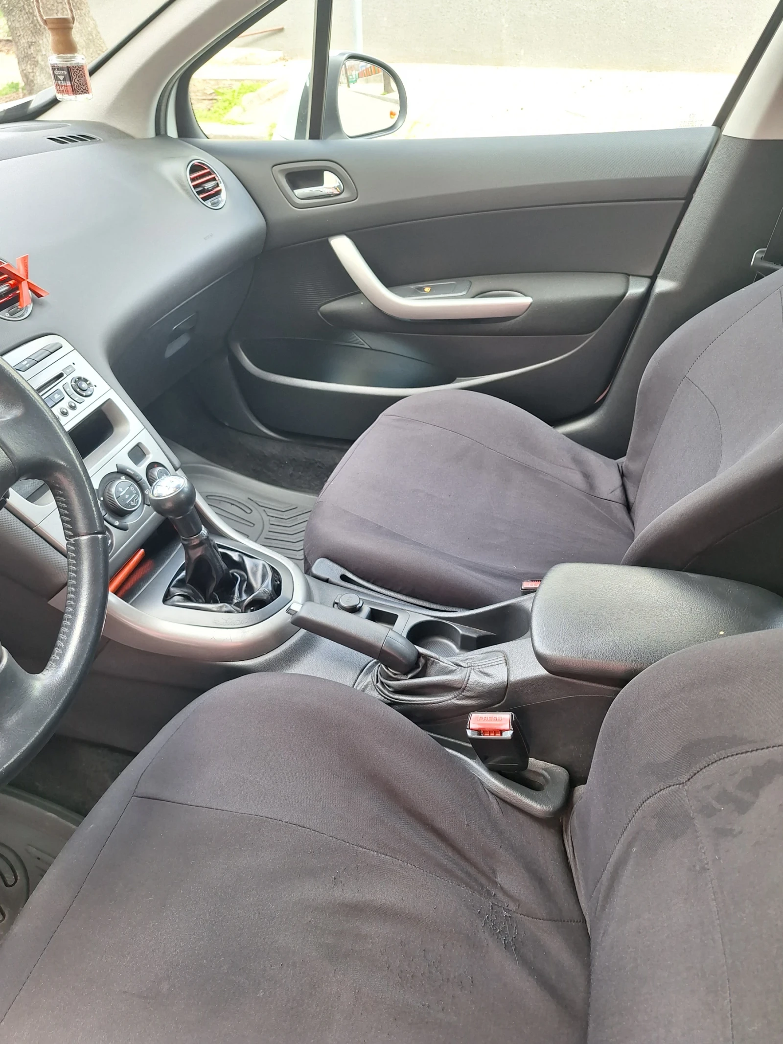 Peugeot 308 1.6 HDI, снимка 16 - Автомобили и джипове - 54121776