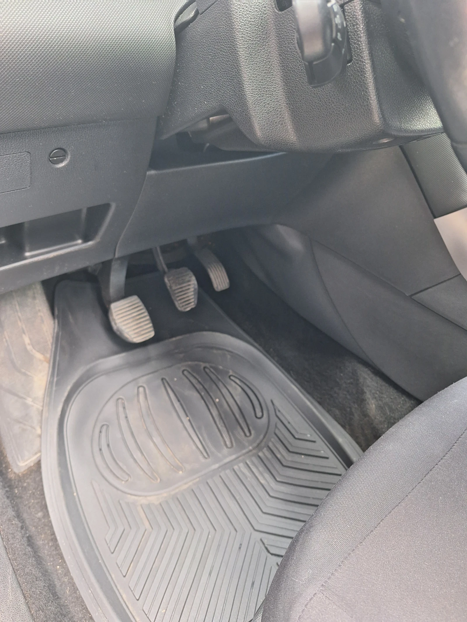 Peugeot 308 1.6 HDI, снимка 14 - Автомобили и джипове - 54121776