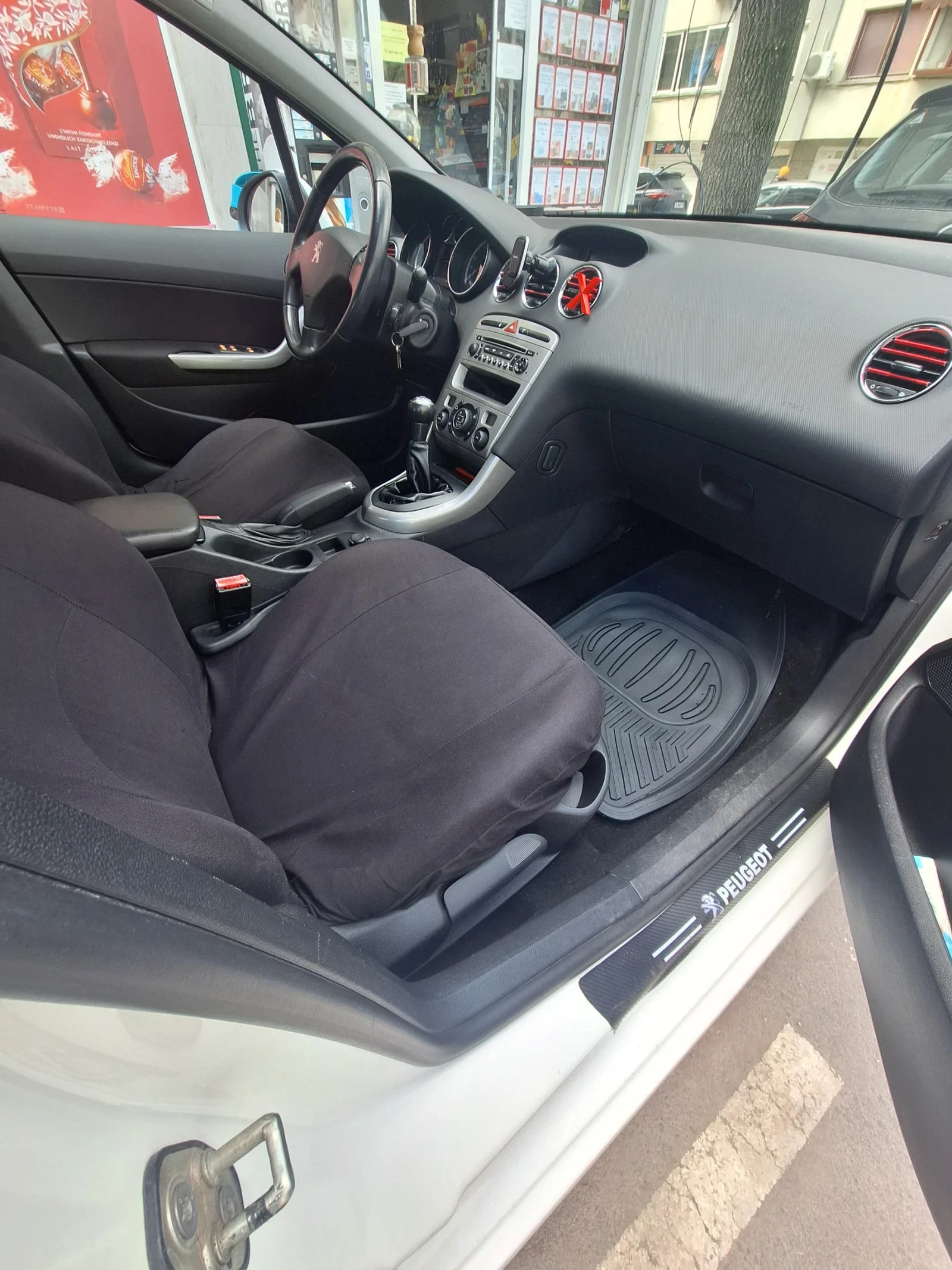 Peugeot 308 1.6 HDI, снимка 15 - Автомобили и джипове - 54121776