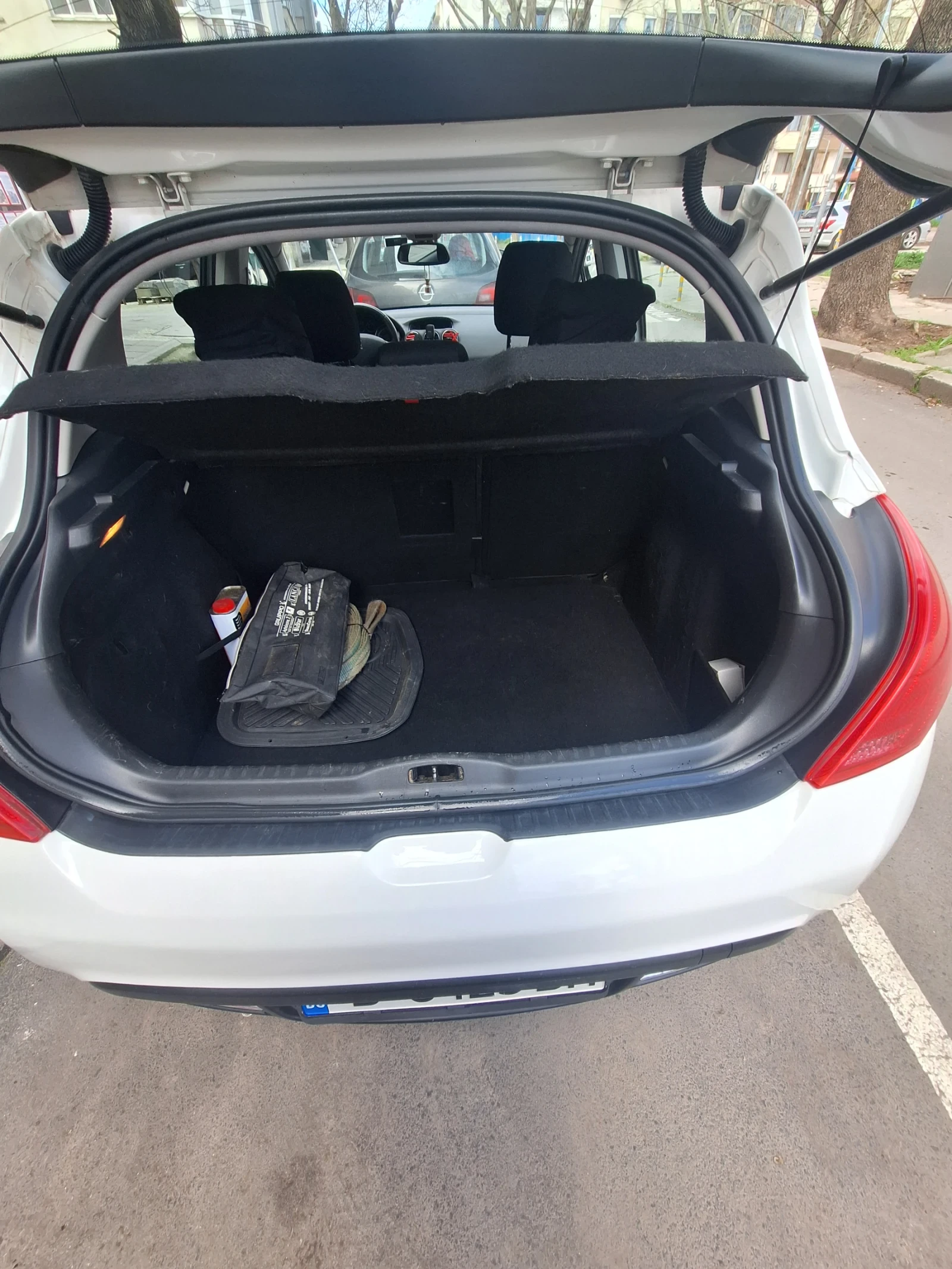 Peugeot 308 1.6 HDI, снимка 5 - Автомобили и джипове - 54121776