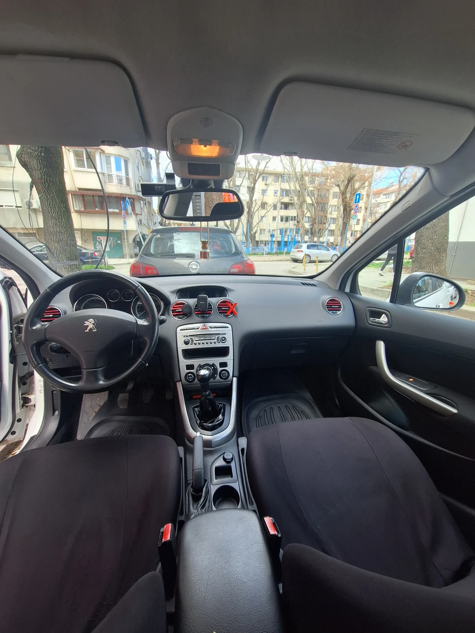 Peugeot 308 1.6 HDI, снимка 7 - Автомобили и джипове - 54121776