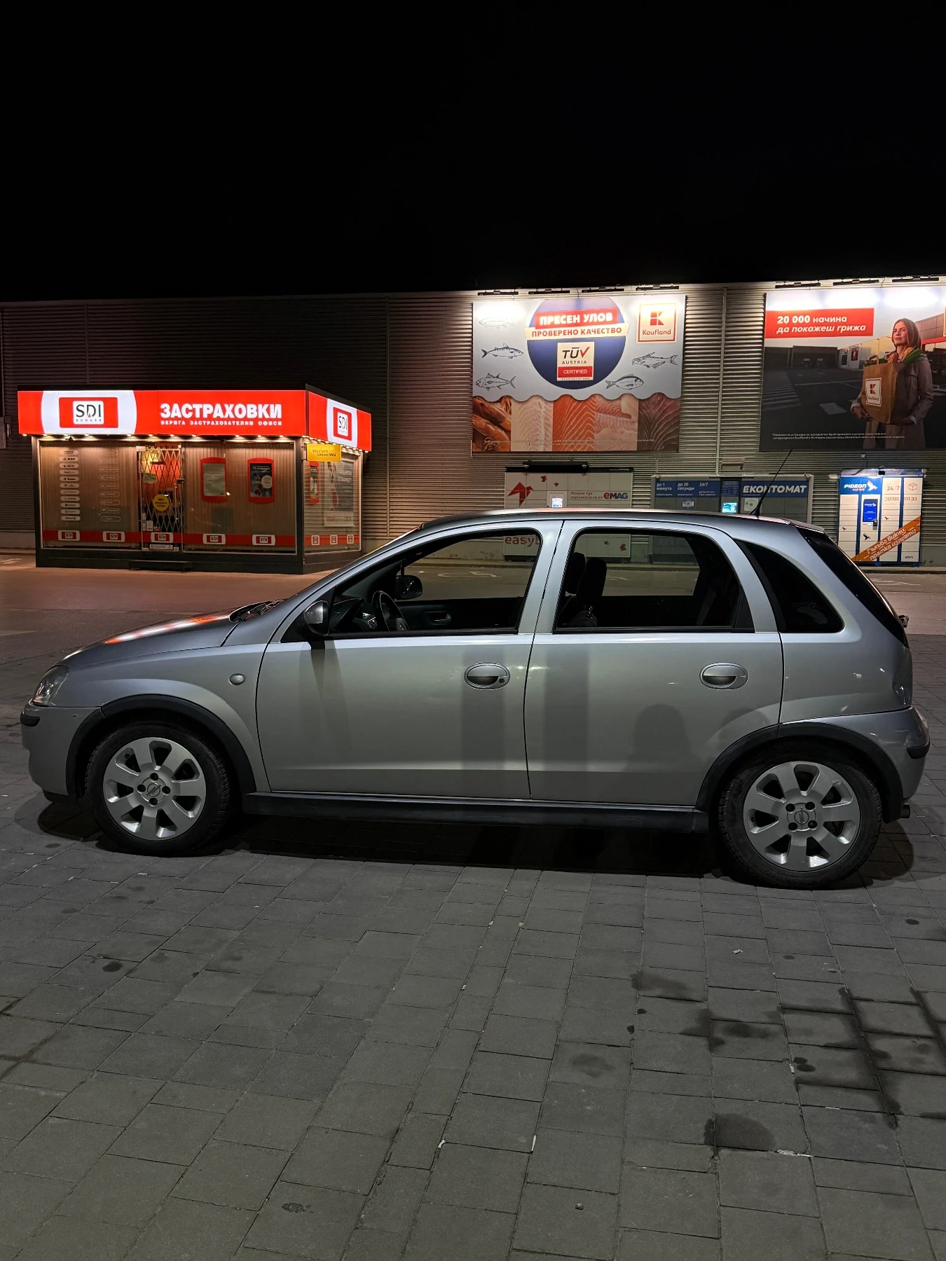 Opel Corsa C 1.2 LPG, снимка 6 - Автомобили и джипове - 54336067