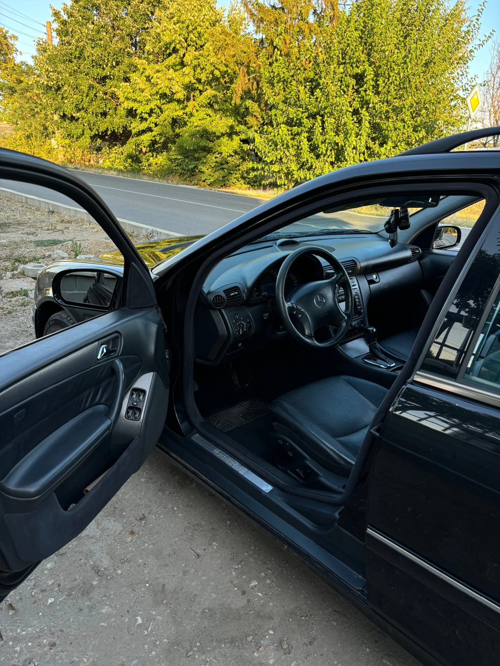 Mercedes-Benz C 240, снимка 4 - Автомобили и джипове - 54397131