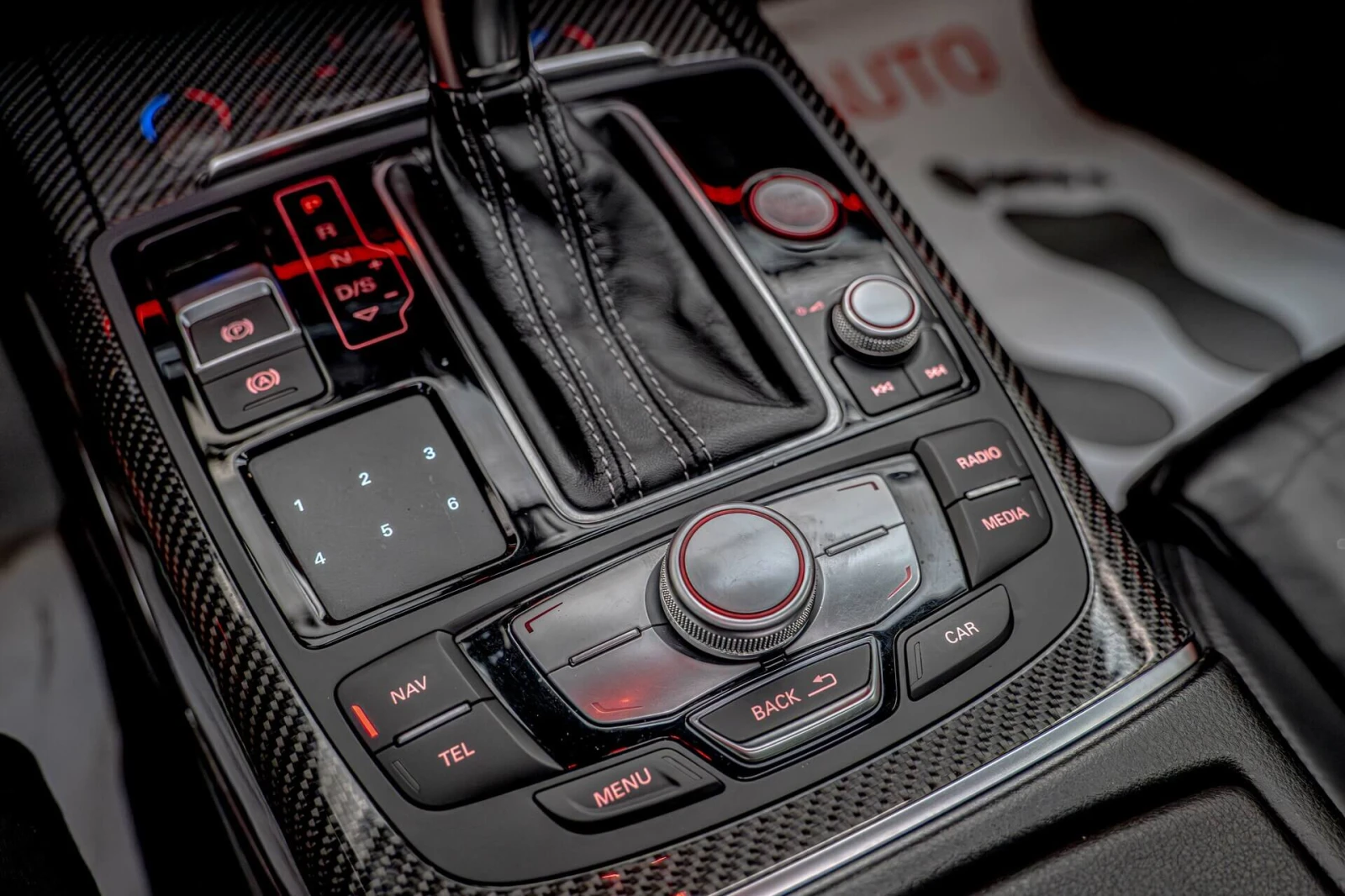 Audi Rs6 4.0TFSI/MTM/Carbon packet/Pano/Bose/Distronic/HuD, снимка 13 - Автомобили и джипове - 54432500