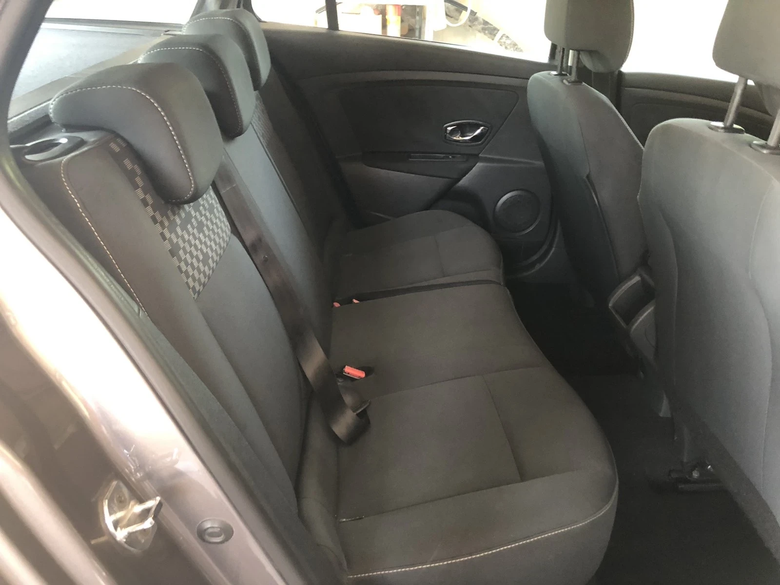 Renault Megane 1.5d, снимка 5 - Автомобили и джипове - 54882063
