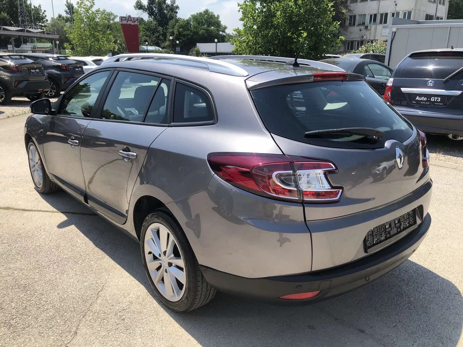 Renault Megane 1.5d, снимка 2 - Автомобили и джипове - 54882063