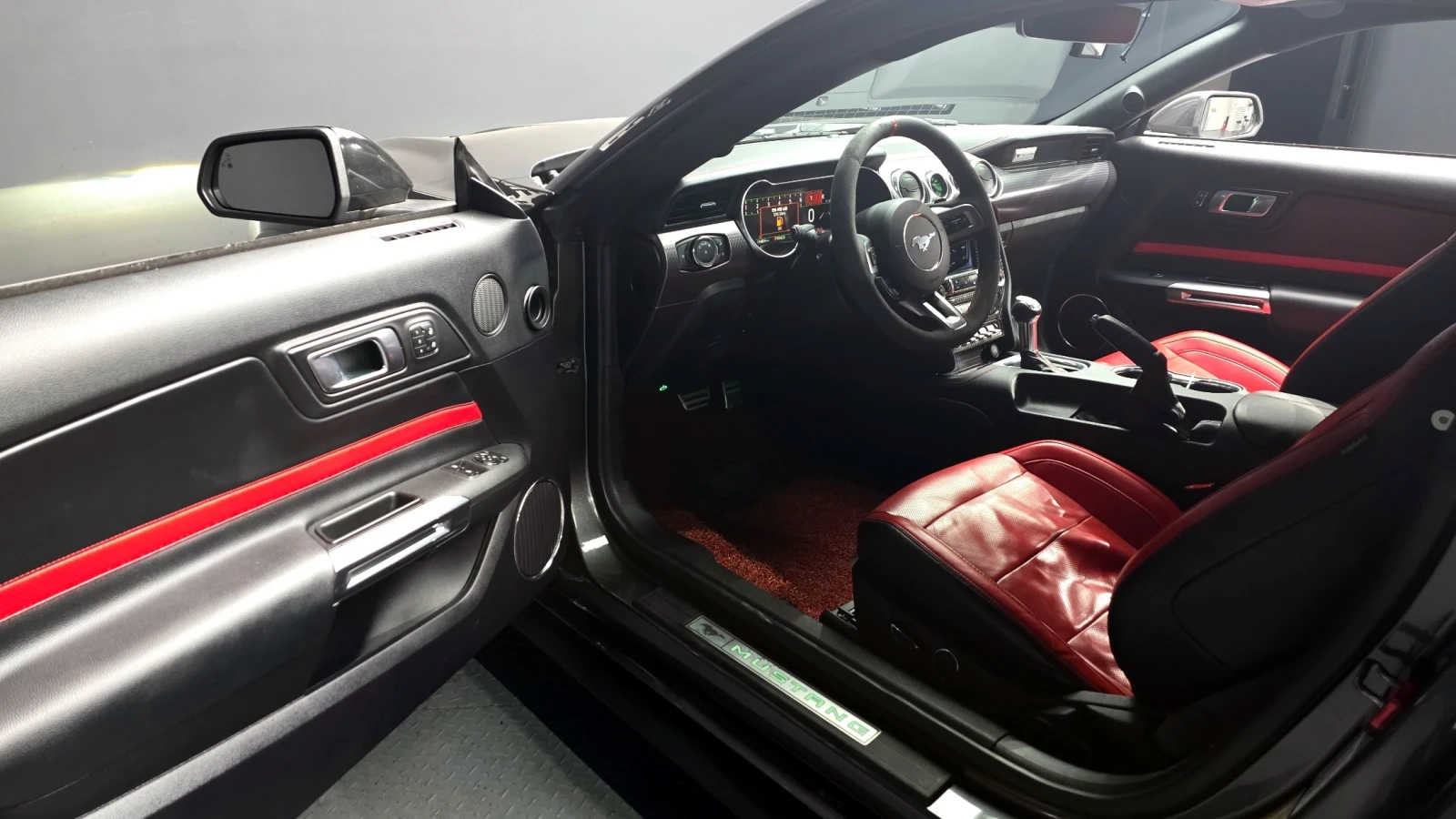 Ford Mustang Coupe 2.3 EcoBoost| Digital Cluster| Ventilated Se, снимка 10 - Автомобили и джипове - 54914855