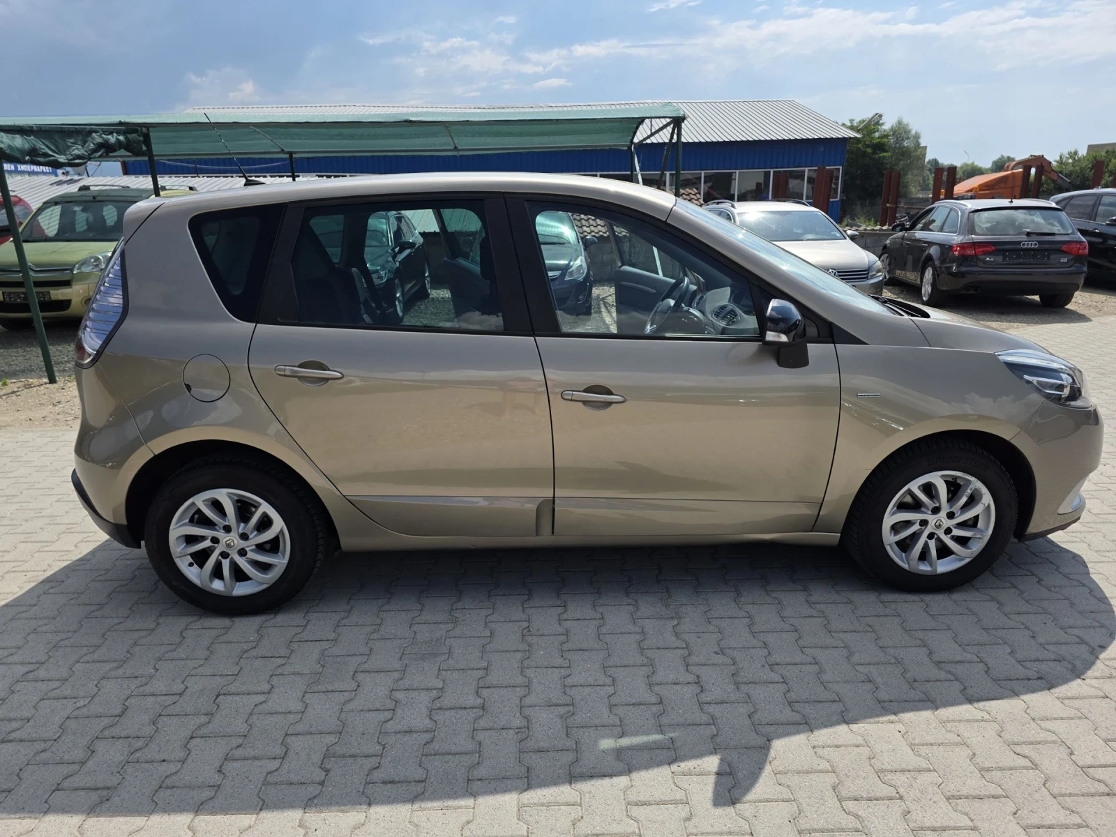 Renault Scenic 1.5DCi Navi X-MOD Limited Лизинг, снимка 8 - Автомобили и джипове - 55008873