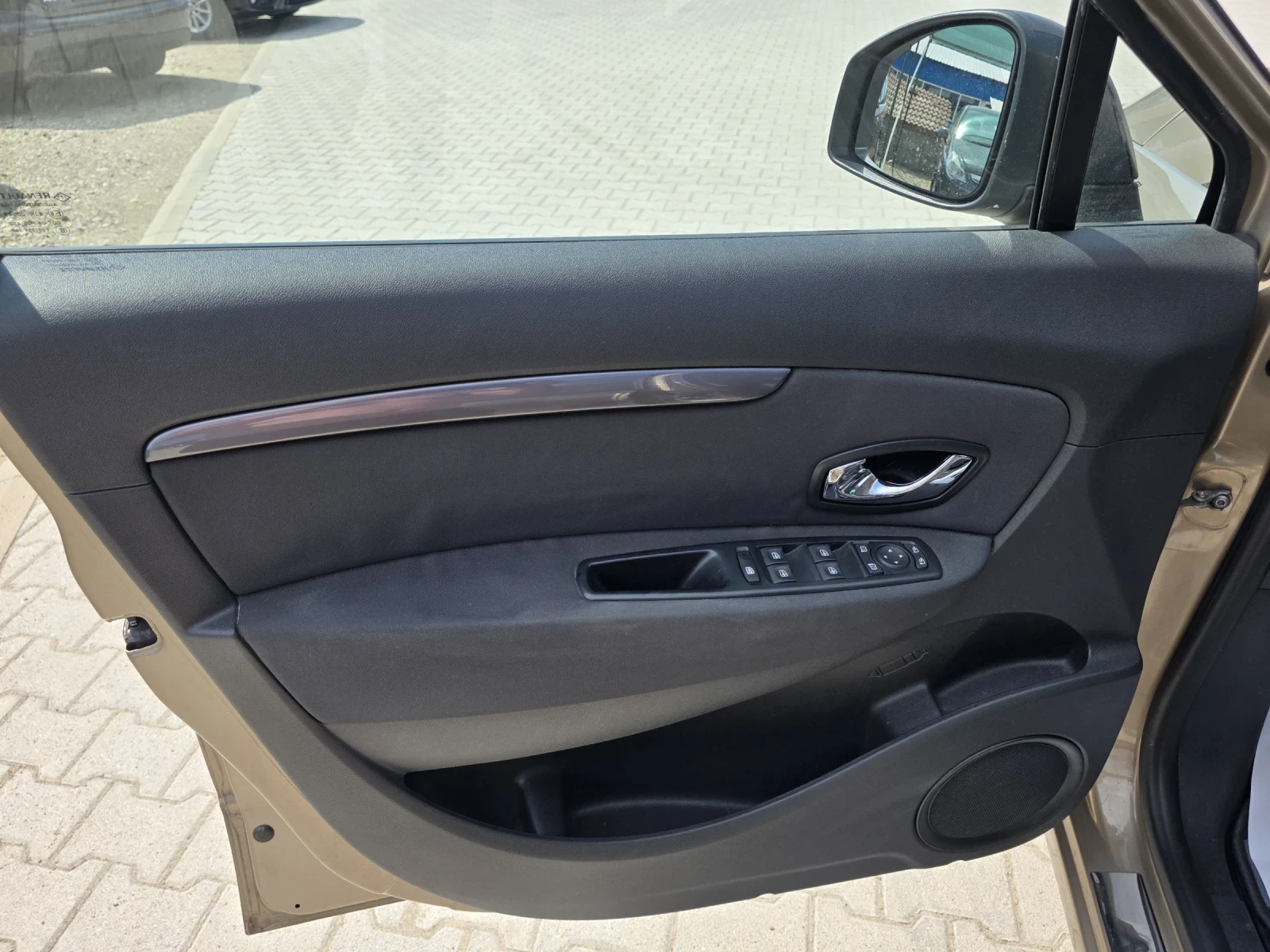Renault Scenic 1.5DCi Navi X-MOD Limited Лизинг, снимка 11 - Автомобили и джипове - 55008873