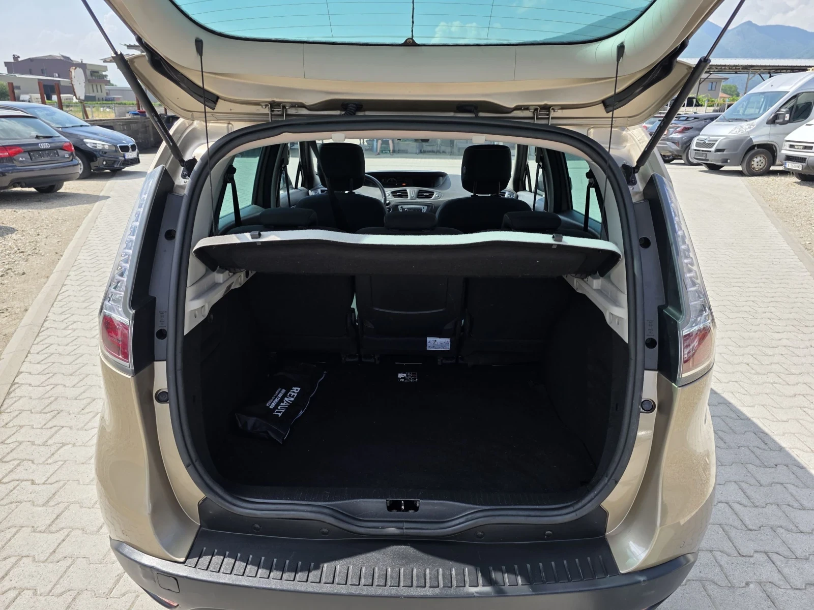 Renault Scenic 1.5DCi Navi X-MOD Limited Лизинг, снимка 15 - Автомобили и джипове - 55008873