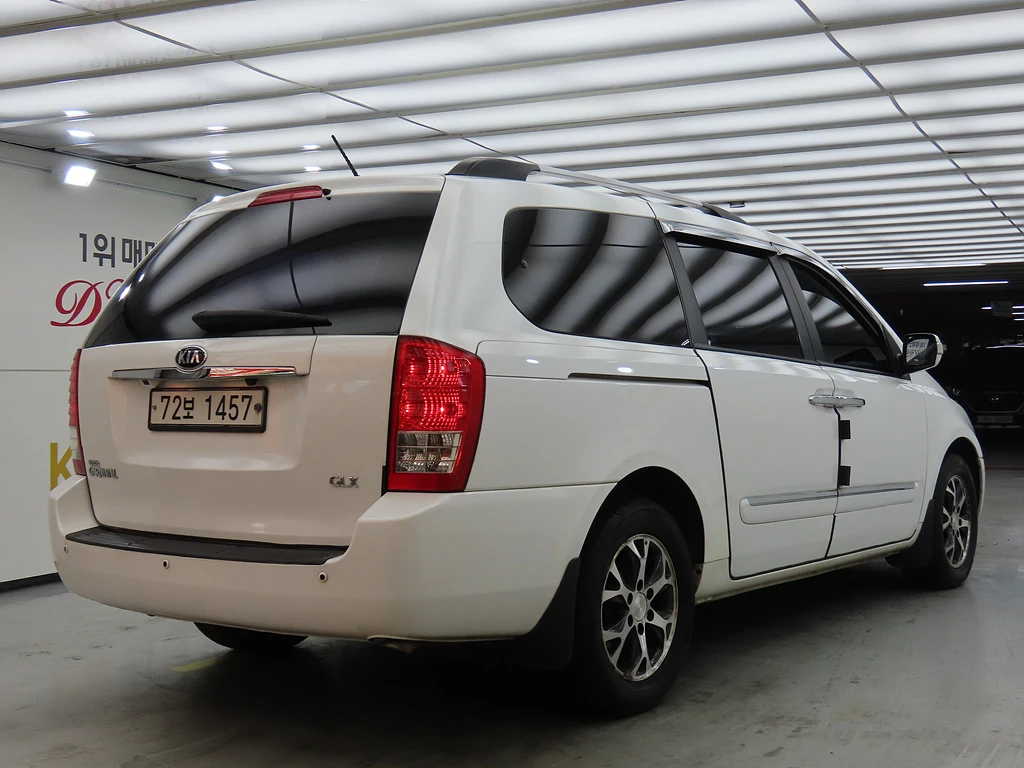 Kia Carnival GLX* КРАЙНА ЦЕНА, снимка 3 - Автомобили и джипове - 55496120