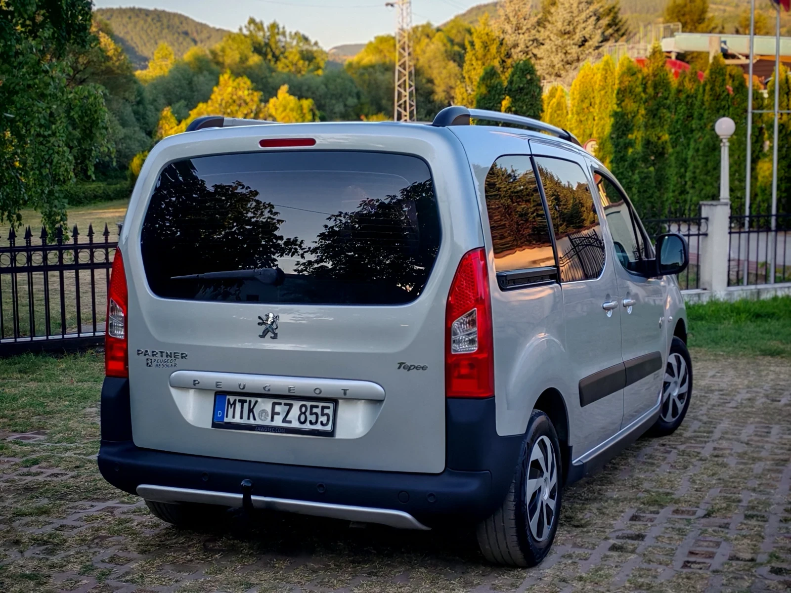 Peugeot Partner 1.6HDI(90)* TEPEE-EDITION* КЛИМАТРОНИК* НОВ ВНОС* , снимка 7 - Автомобили и джипове - 55502984