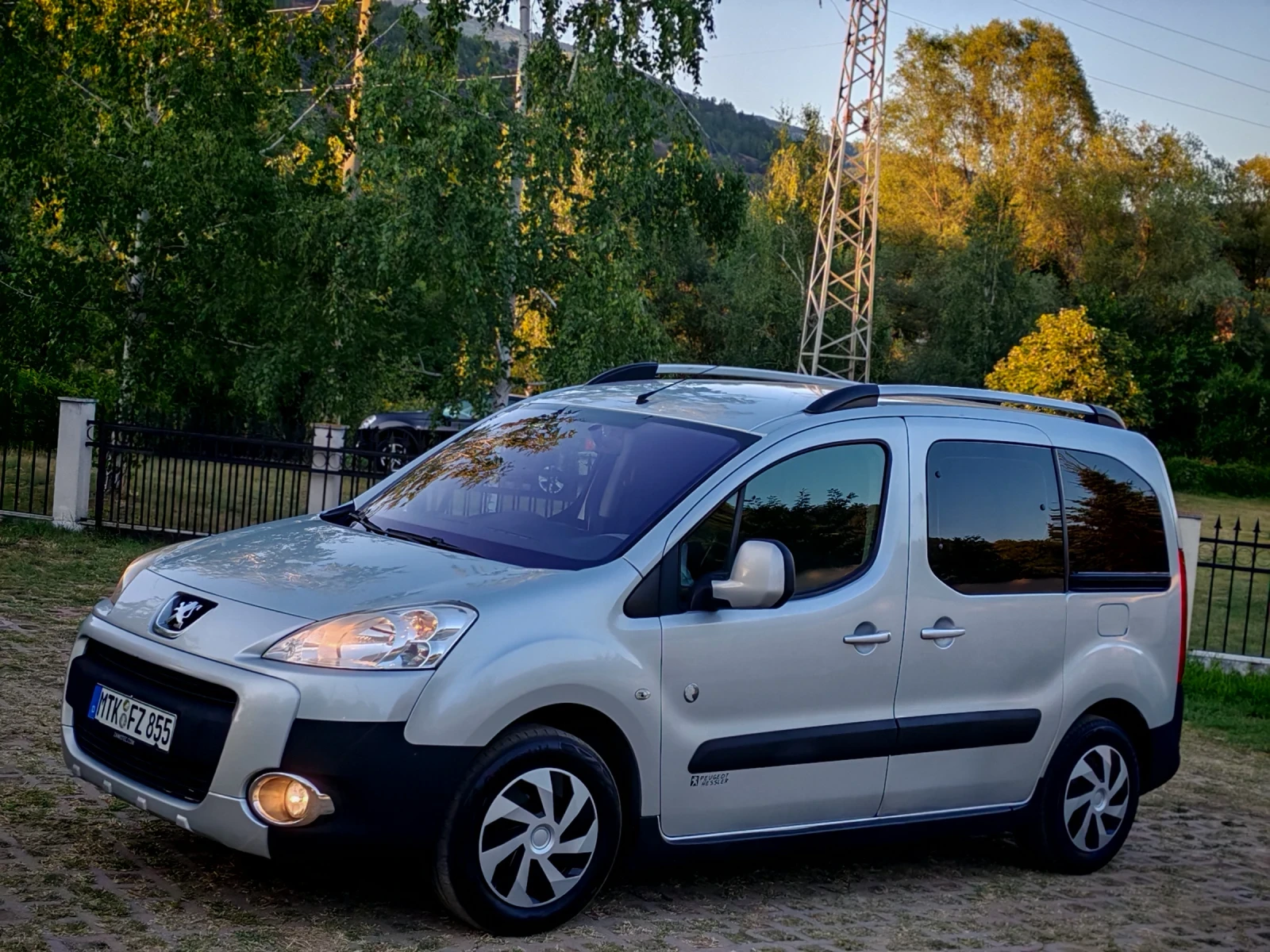 Peugeot Partner 1.6HDI(90)* TEPEE-EDITION* КЛИМАТРОНИК* НОВ ВНОС* , снимка 3 - Автомобили и джипове - 55502984