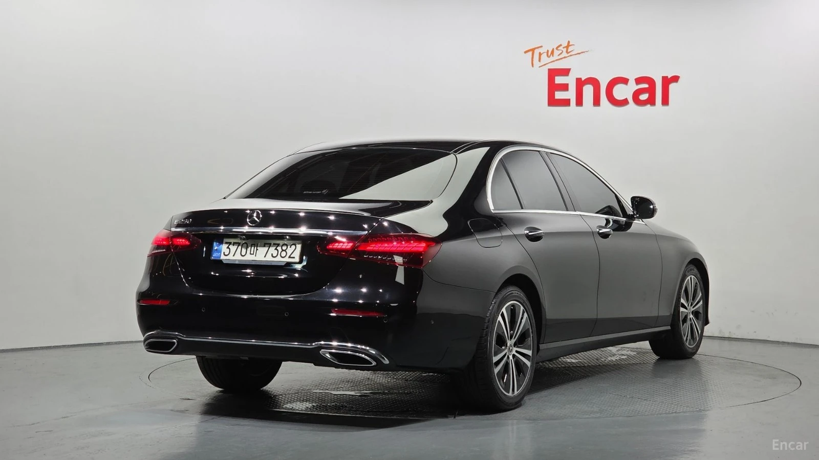Mercedes-Benz E 250 ПАМЕТ* ПОДГРЕВ* ДИСТРОНИК* КАМЕРА, снимка 2 - Автомобили и джипове - 55566263