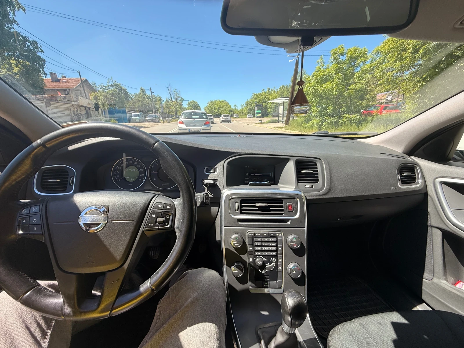 Volvo V60, снимка 8 - Автомобили и джипове - 55979855