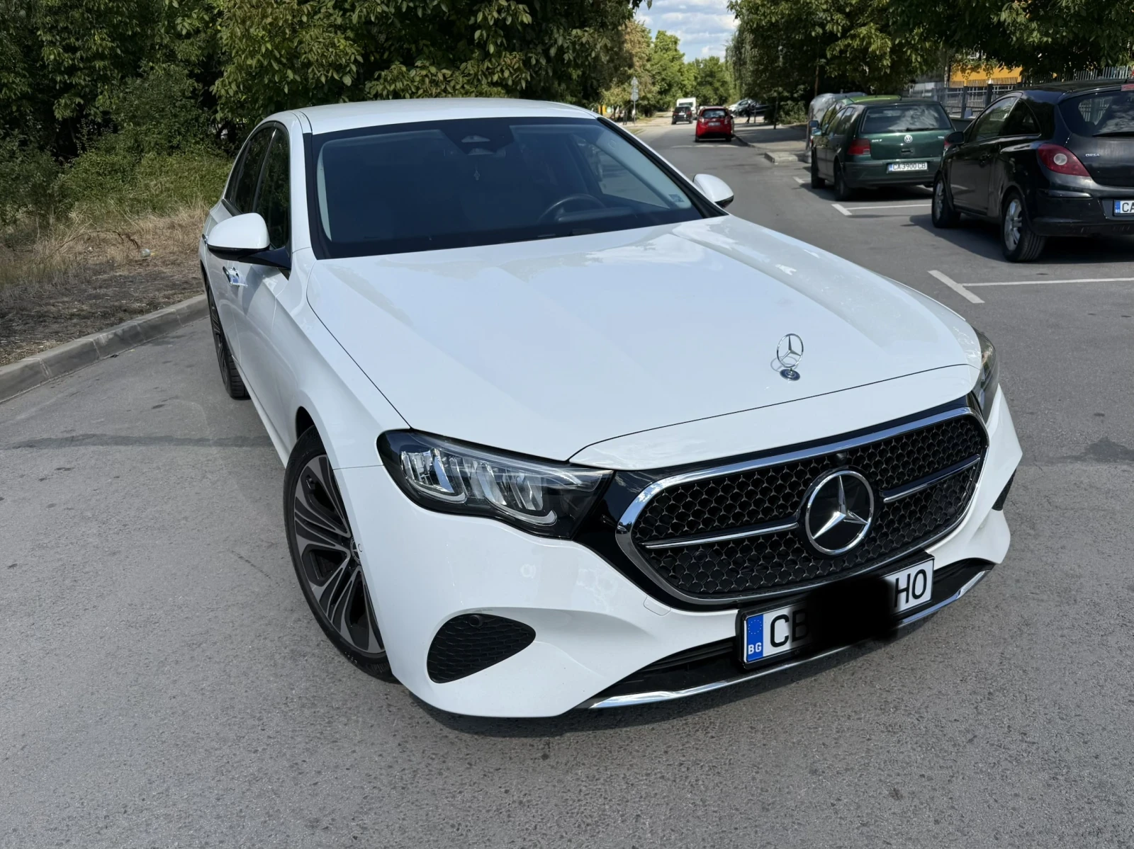 Mercedes-Benz E 220 В гаранция до 2027 Г на 32000 км като нова 